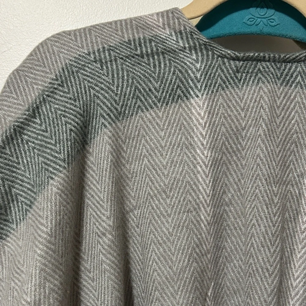 Woolrich Gray Chevron‎ Pattern Poncho